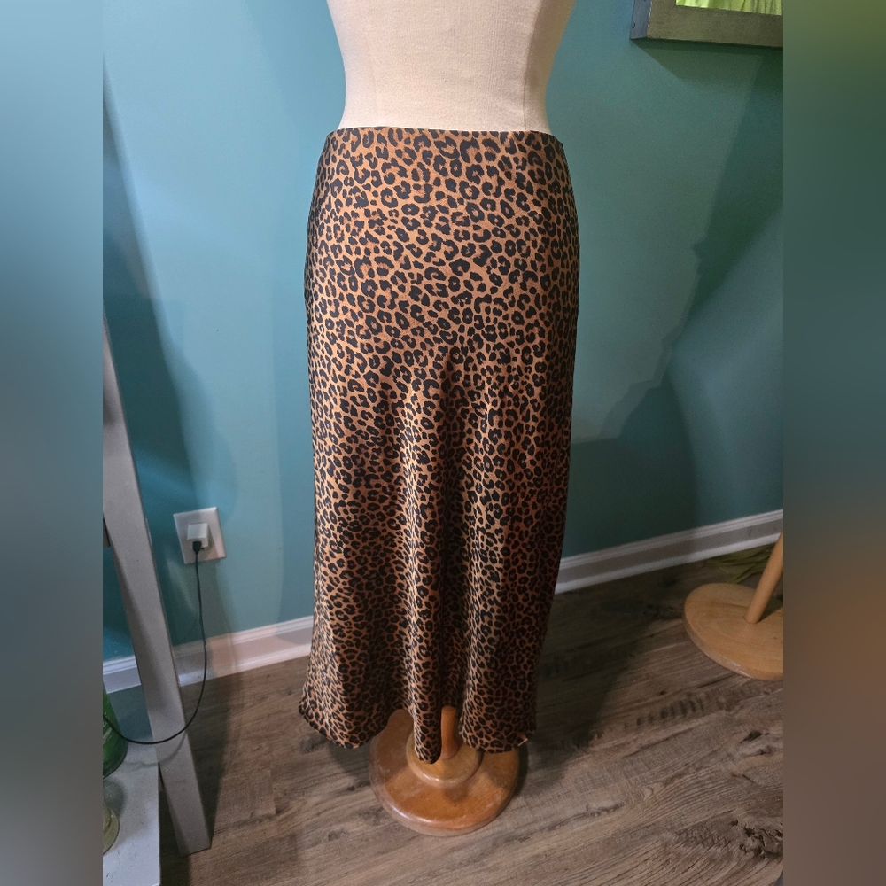 Ultra Chic Zara Leopard Print Midi Skirt - Picture 6 of 7